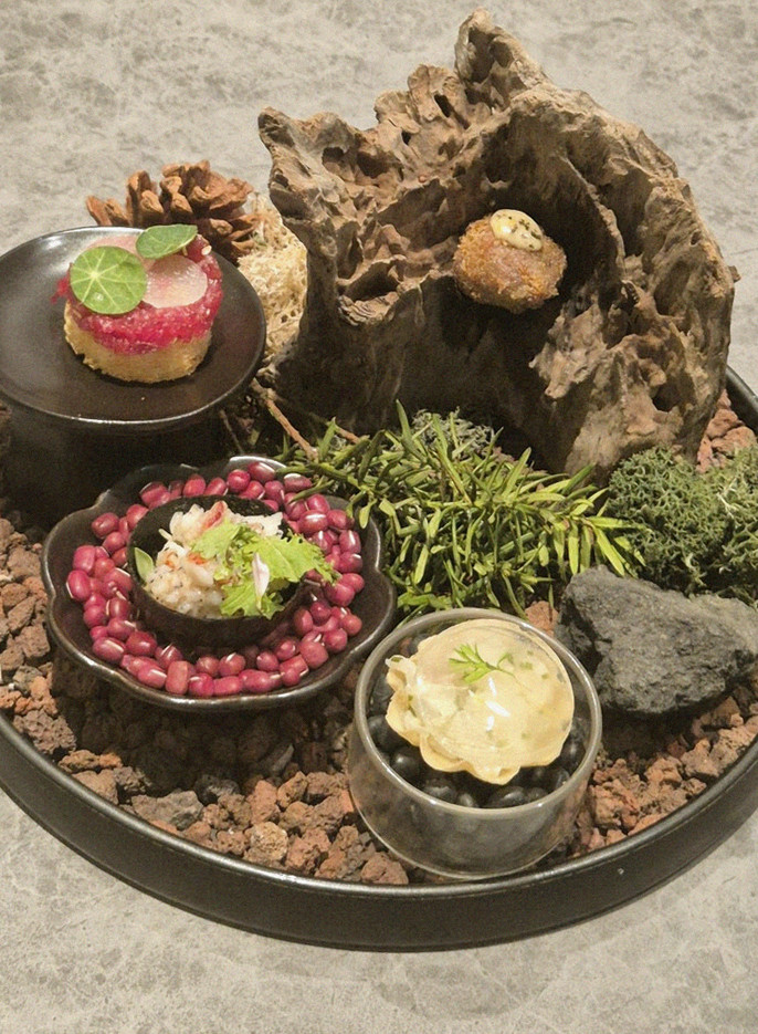 WOOHANA Jonggak · the signature Hanwoo showing — marbled beef cuts and caviar presented in a display chest