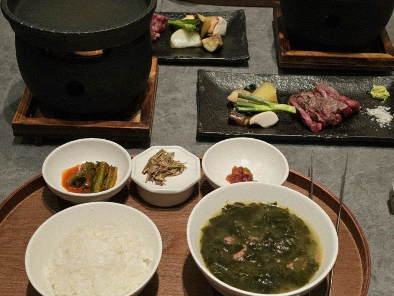 WOOHANA Jonggak · assorted Korean side dishes (banchan)