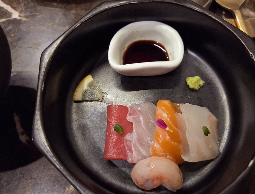 DAEBOJUNG Yeouido · seafood course served alongside the beef