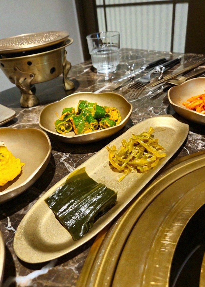 DAEBOJUNG Yeouido · assorted Korean side dishes (banchan)
