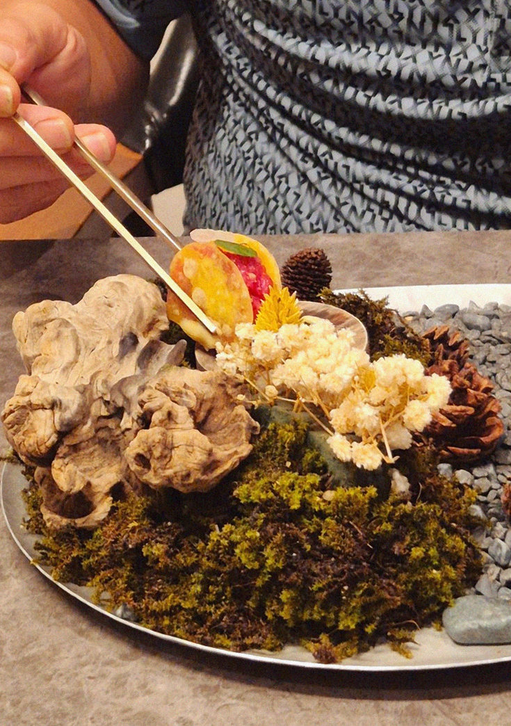 고우가 광화문점 · 경복궁역 데이트 맛집 · 정갈하게 차려진 반찬과 곁들임 찬