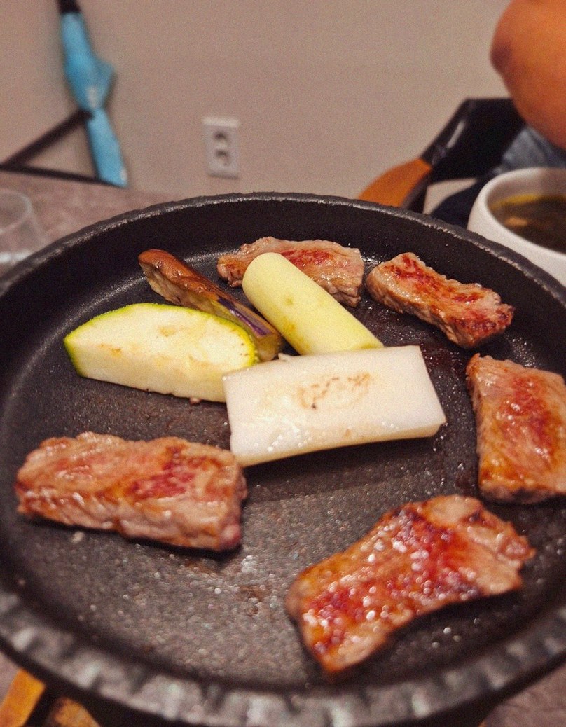 고우가 광화문점 · 경복궁역 데이트 맛집 · 비장탄 그릴 위에서 익어가는 한우