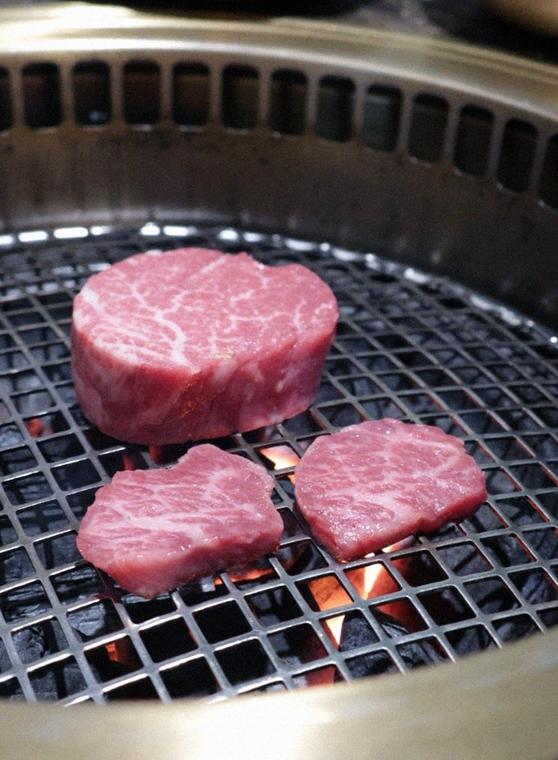 DAEBOJUNG City Hall · Hanwoo beef grilling over binchotan charcoal