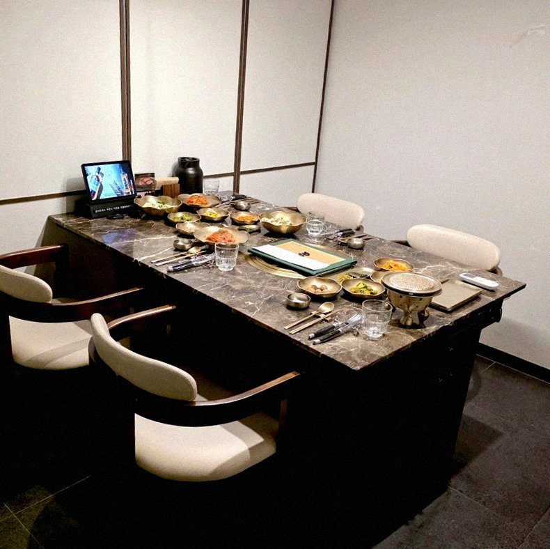 DAEBOJUNG City Hall · the full Hanwoo omakase table