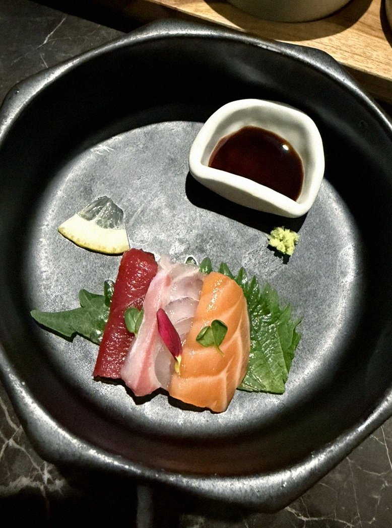 DAEBOJUNG City Hall · seafood course served alongside the beef