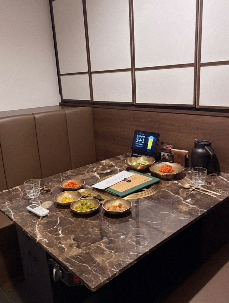 DAEBOJUNG City Hall · seafood course served alongside the beef