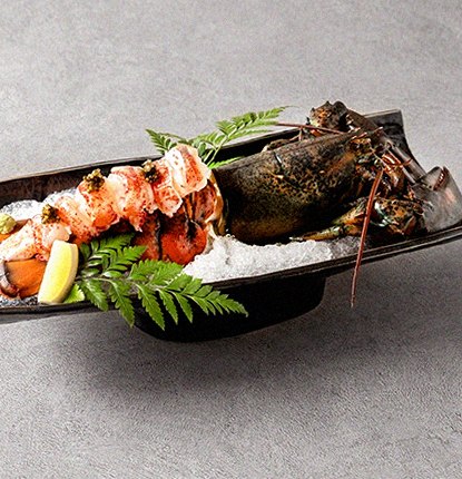 DAEBOJUNG Yeouido · the signature Hanwoo showing — marbled beef cuts and caviar presented in a display chest