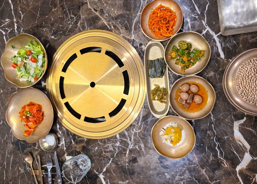 DAEBOJUNG Yeouido · assorted Korean side dishes (banchan)