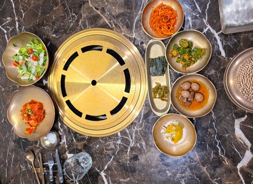 DAEBOJUNG City Hall · assorted Korean side dishes (banchan)