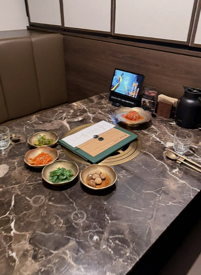 DAEBOJUNG City Hall · the full Hanwoo omakase table