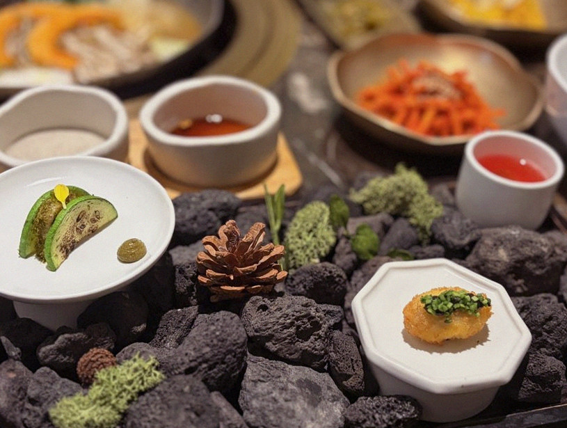 DAEBOJUNG City Hall · assorted Korean side dishes (banchan)
