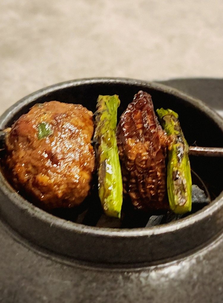 고우가 광화문점 · 광화문역 데이트 맛집 · 비장탄 그릴 위에서 익어가는 한우