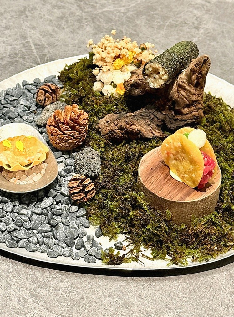 고우가 광화문점 · 광화문역 데이트 맛집 · 한 접시씩 정성껏 플레이팅된 한우 코스 요리