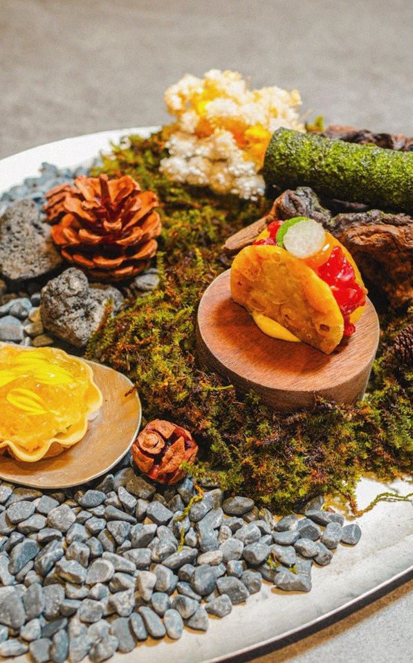 고우가 역삼점 강남 · 강남역 가족외식 · 시그니처 한우 쇼잉 — 진열함에 담긴 마블링 한우와 캐비아