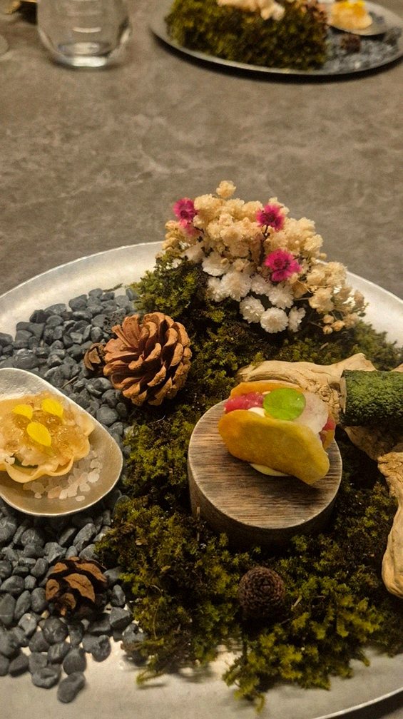 GOWOOGA Yeouido · seafood course served alongside the beef