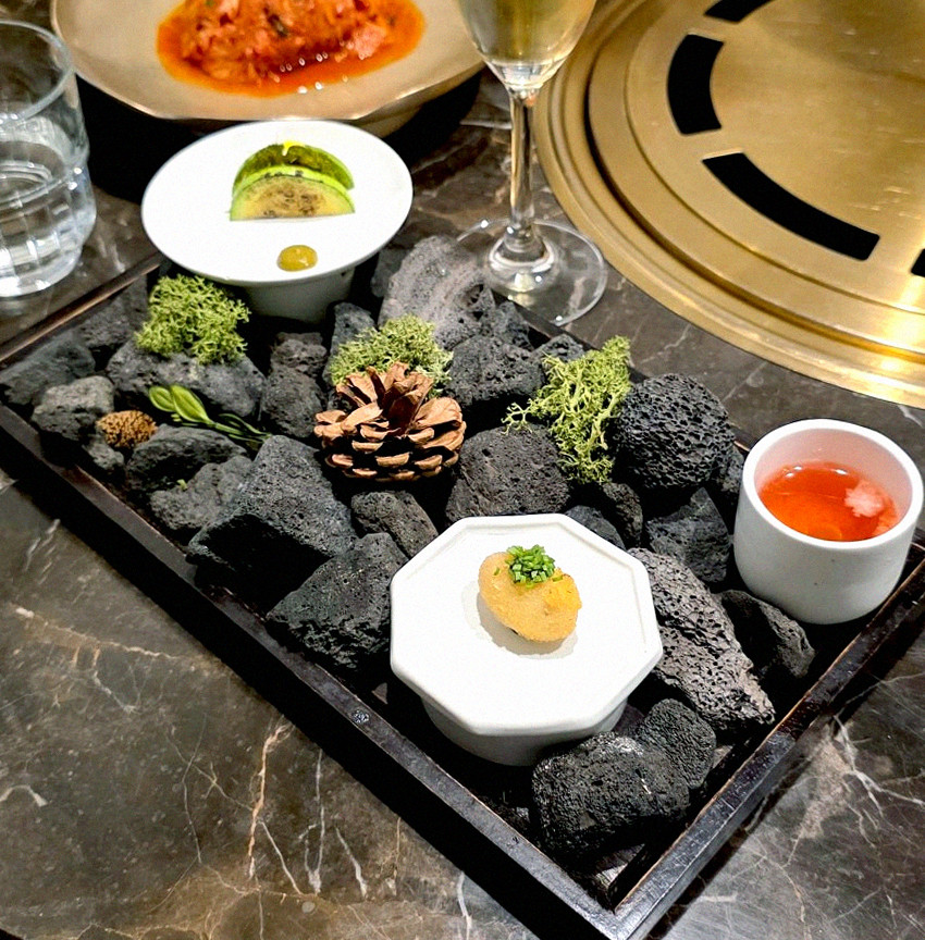 DAEBOJUNG Yeouido · the signature Hanwoo showing — marbled beef cuts and caviar presented in a display chest