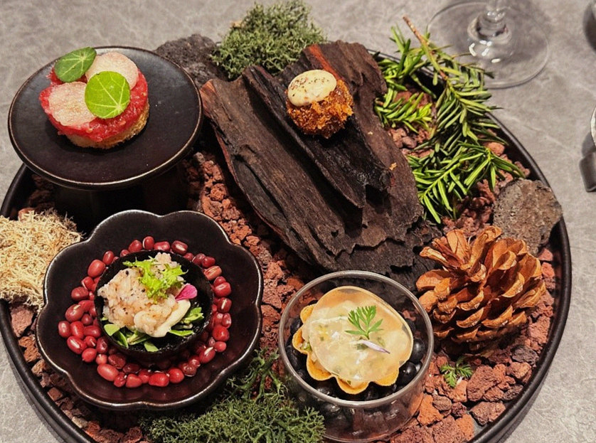 우하나 종각역점 · 시청 맛집 · 한 접시씩 정성껏 플레이팅된 한우 코스 요리