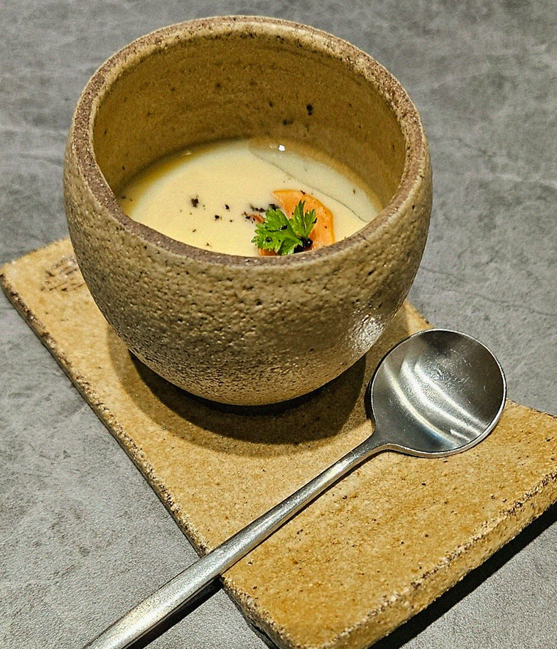 WOOHANA Yeouido · a warm soup to finish the course