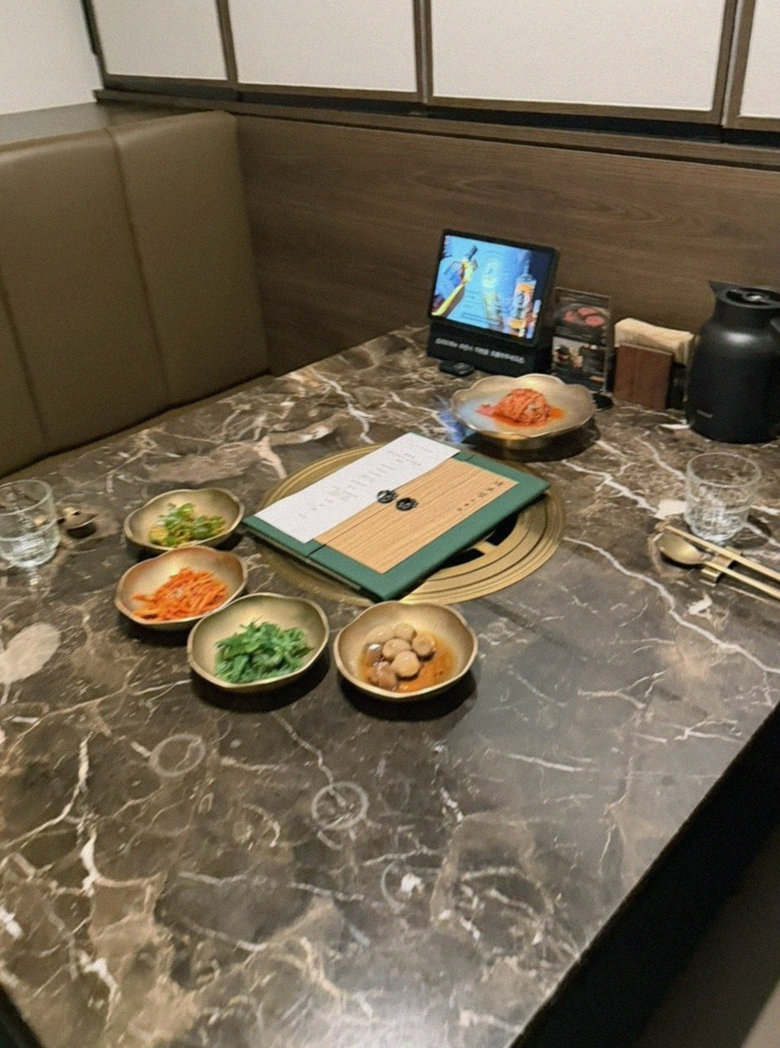 대보정 여의도점 · 여의도 회식 · 한 상 가득 차려진 한우 오마카세 코스