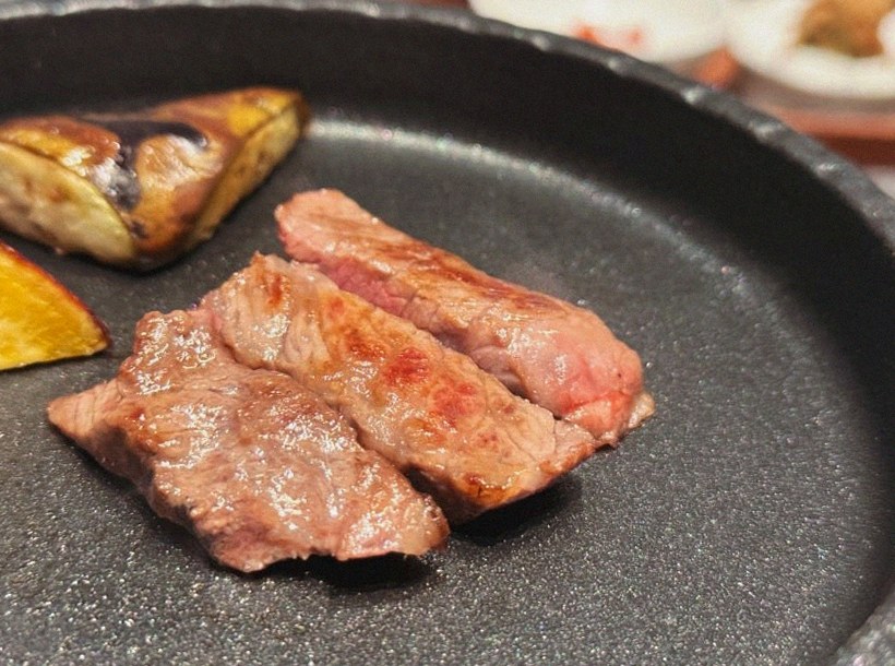 WOOHANA Jonggak · Hanwoo beef grilling over binchotan charcoal