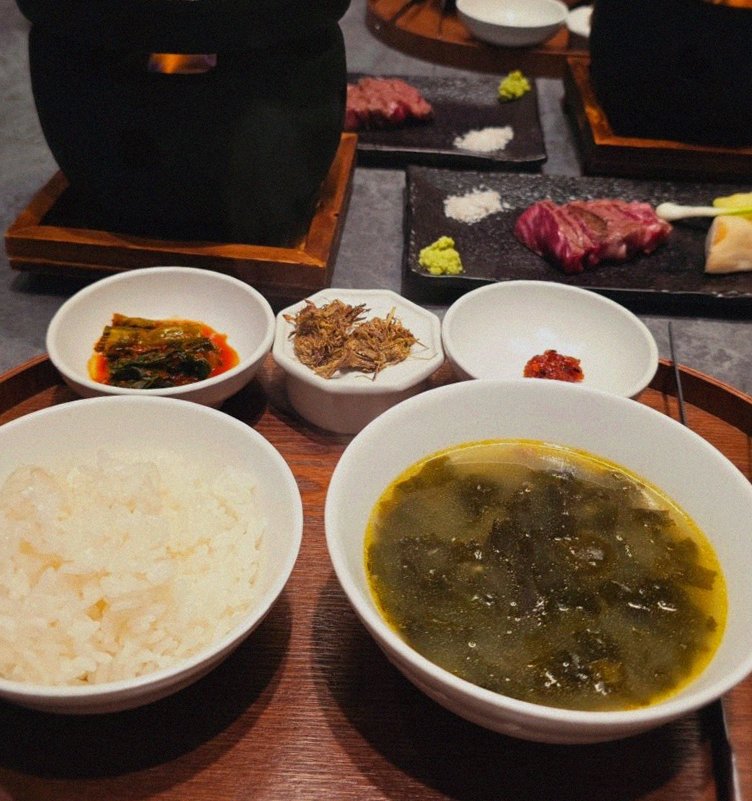 WOOHANA Jonggak · assorted Korean side dishes (banchan)