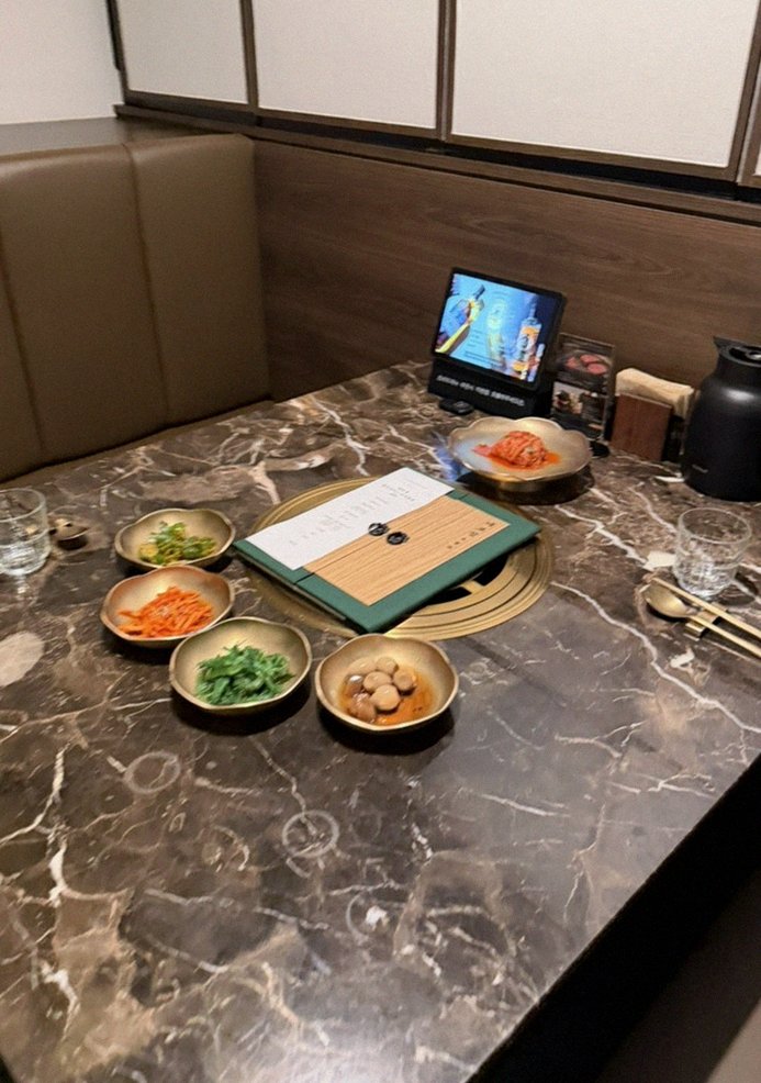대보정 시청역점 · 광화문 한우 · 한 상 가득 차려진 한우 오마카세 코스