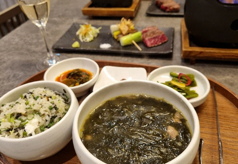 GOWOOGA Yeouido · assorted Korean side dishes (banchan)