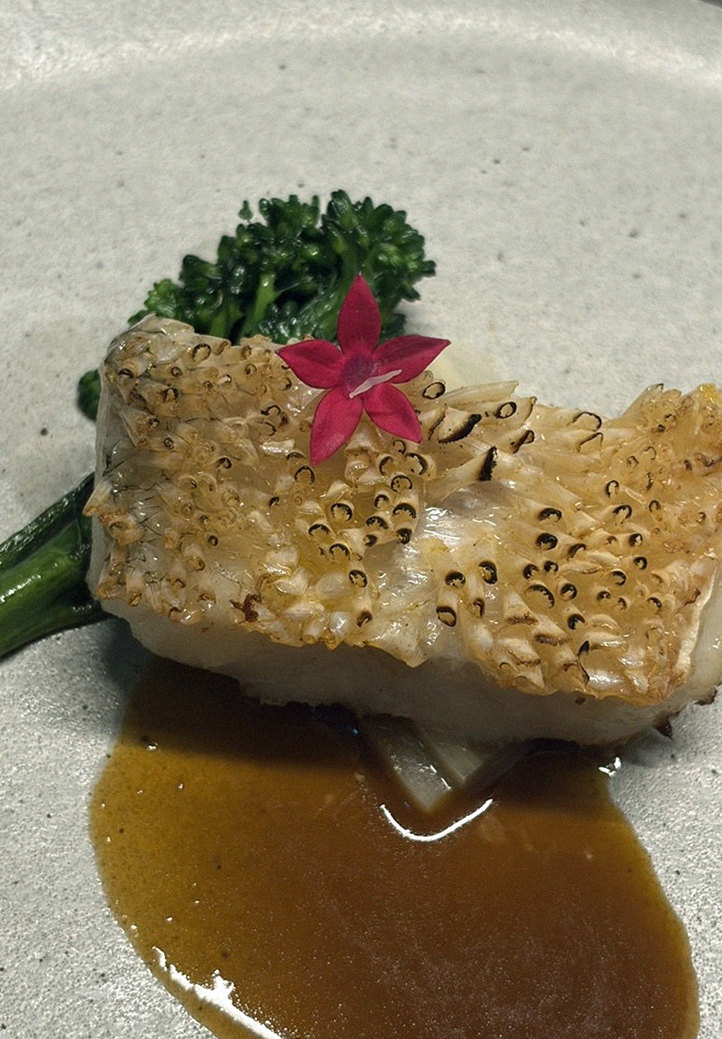 GOWOOGA Yeouido · seafood course served alongside the beef