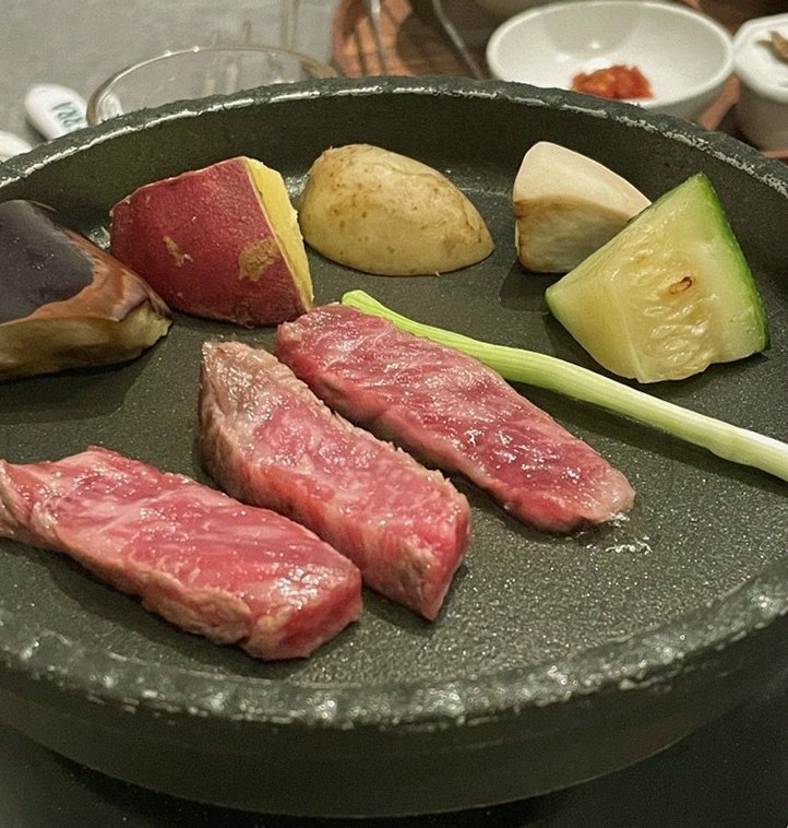WOOHANA Jonggak · Hanwoo beef grilling over binchotan charcoal