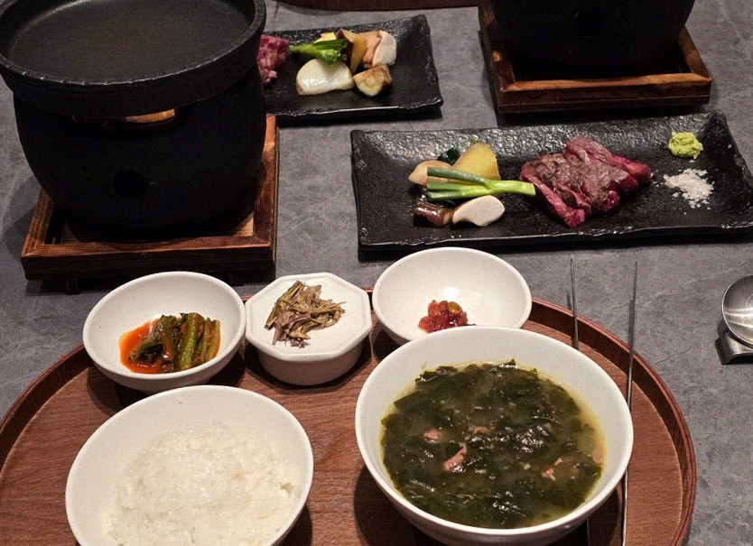 WOOHANA Jonggak · assorted Korean side dishes (banchan)