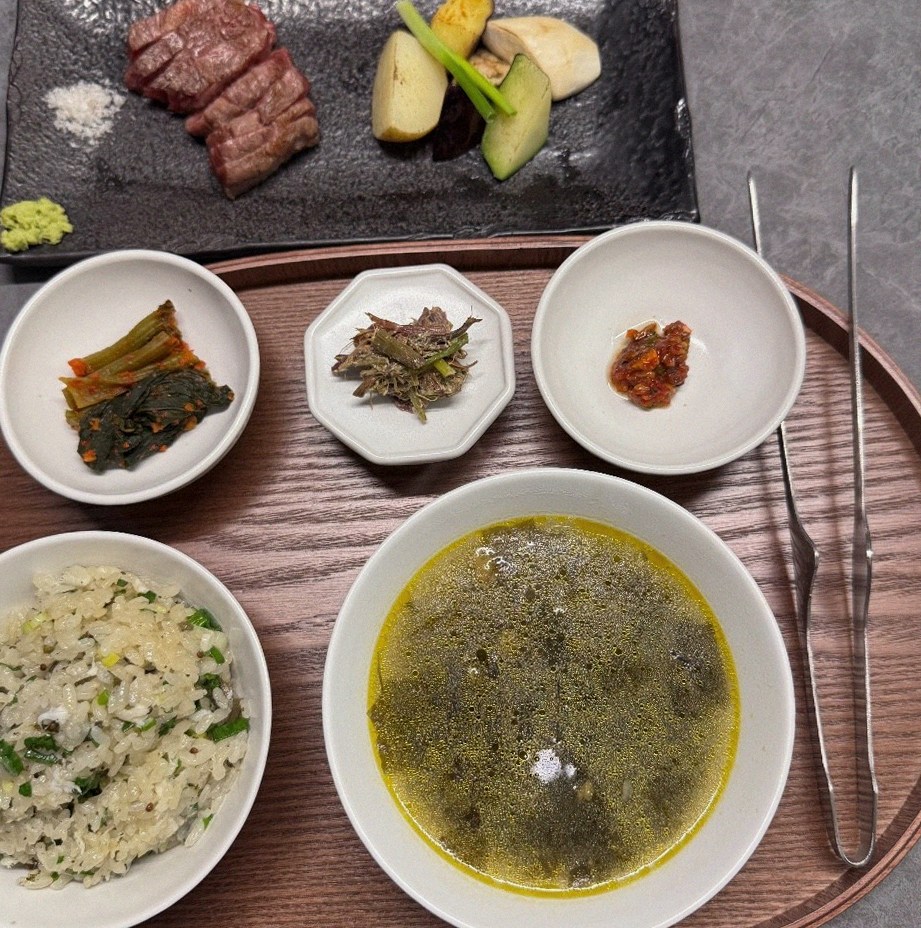WOOHANA Jonggak · assorted Korean side dishes (banchan)
