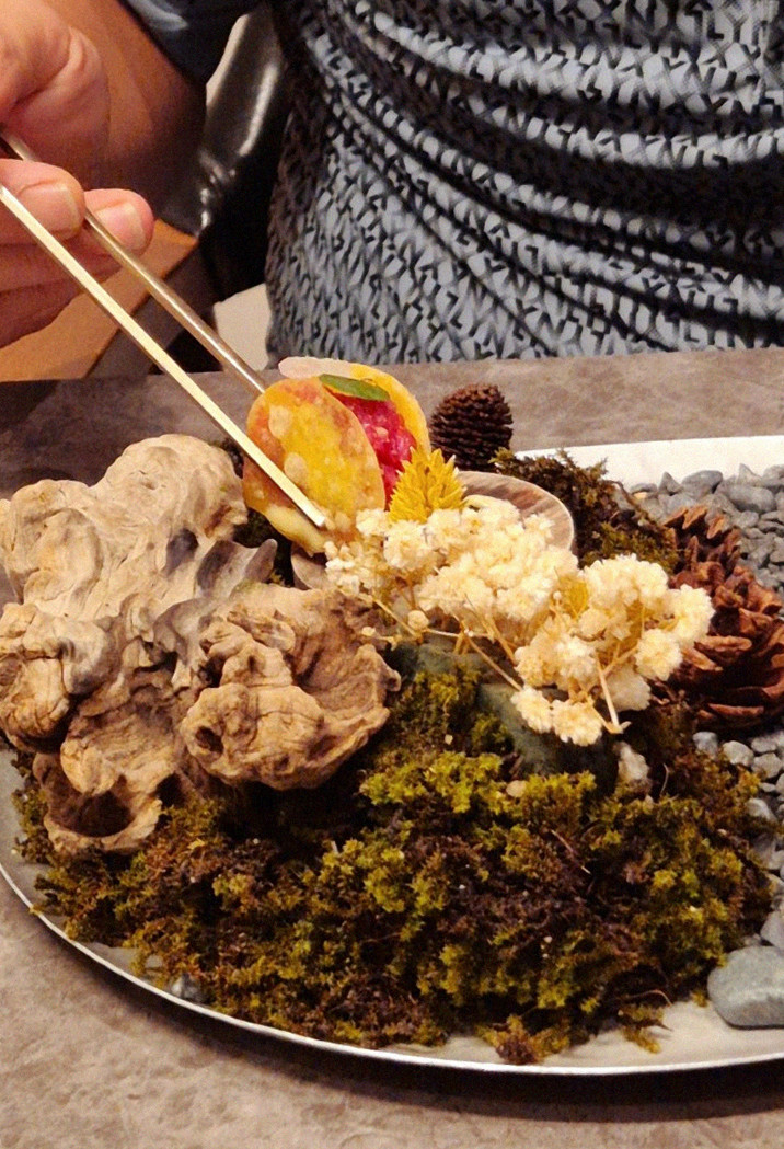 GOWOOGA Gwanghwamun · assorted Korean side dishes (banchan)