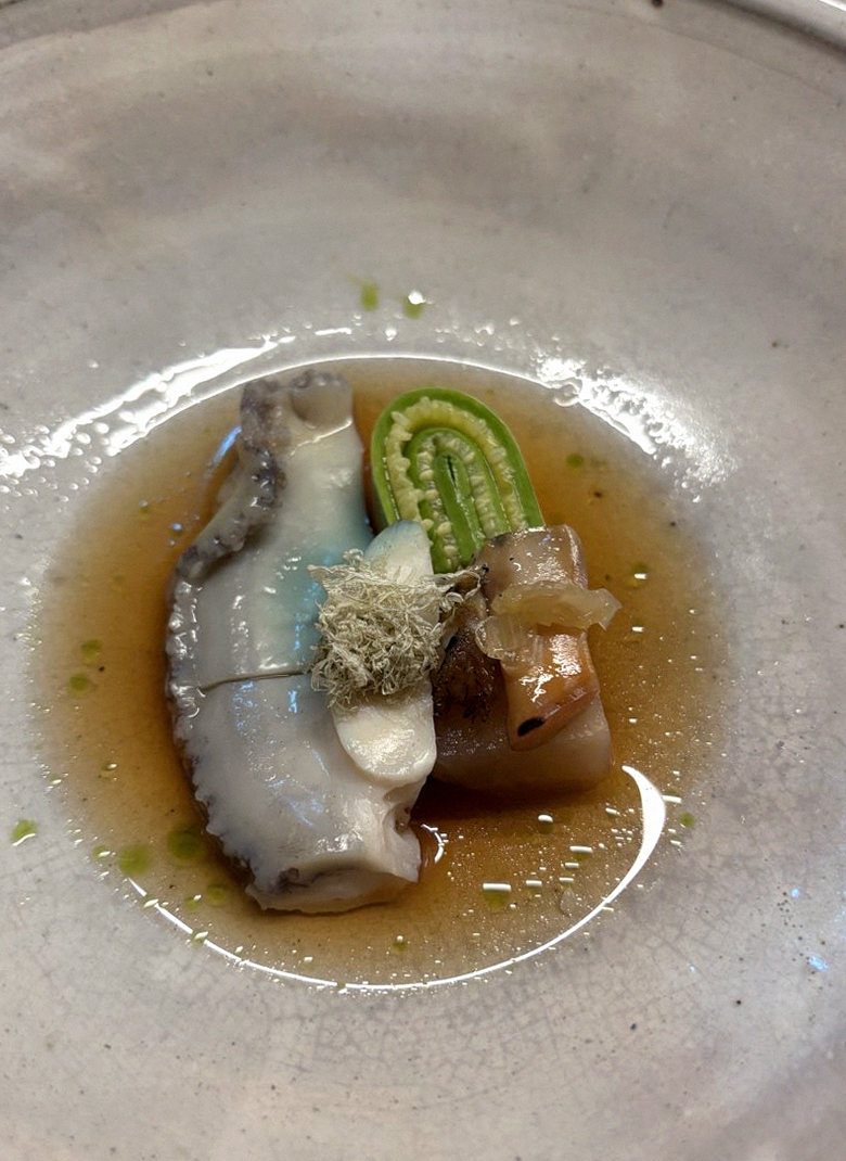 WOOARA Yeouido · seafood course served alongside the beef
