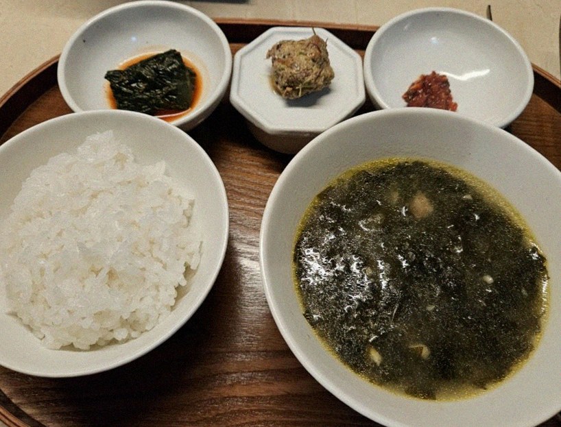 WOOARA Yeouido · assorted Korean side dishes (banchan)