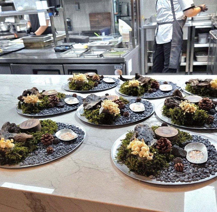 고우가 역삼점 강남 · 우마카세 맛집 · 한 상 가득 차려진 한우 오마카세 코스