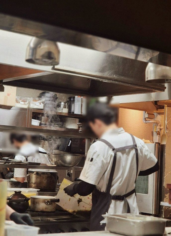 고우가 광화문점 · 광화문 고기맛집 · 한 상 가득 차려진 한우 오마카세 코스