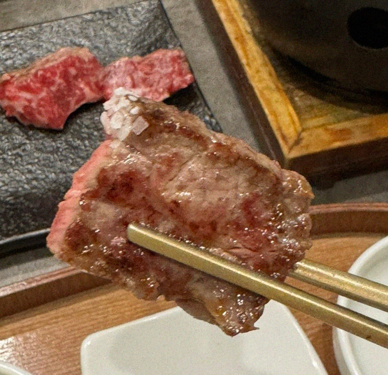 고우가 광화문점 · 광화문 고기맛집 · 마블링이 살아있는 프리미엄 한우 쇼잉