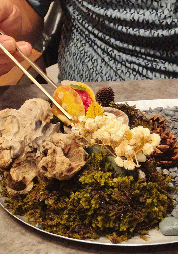 고우가 광화문점 · 광화문 고기맛집 · 정갈하게 차려진 반찬과 곁들임 찬