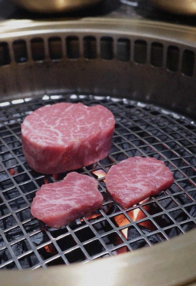 DAEBOJUNG Yeouido · Hanwoo beef grilling over binchotan charcoal