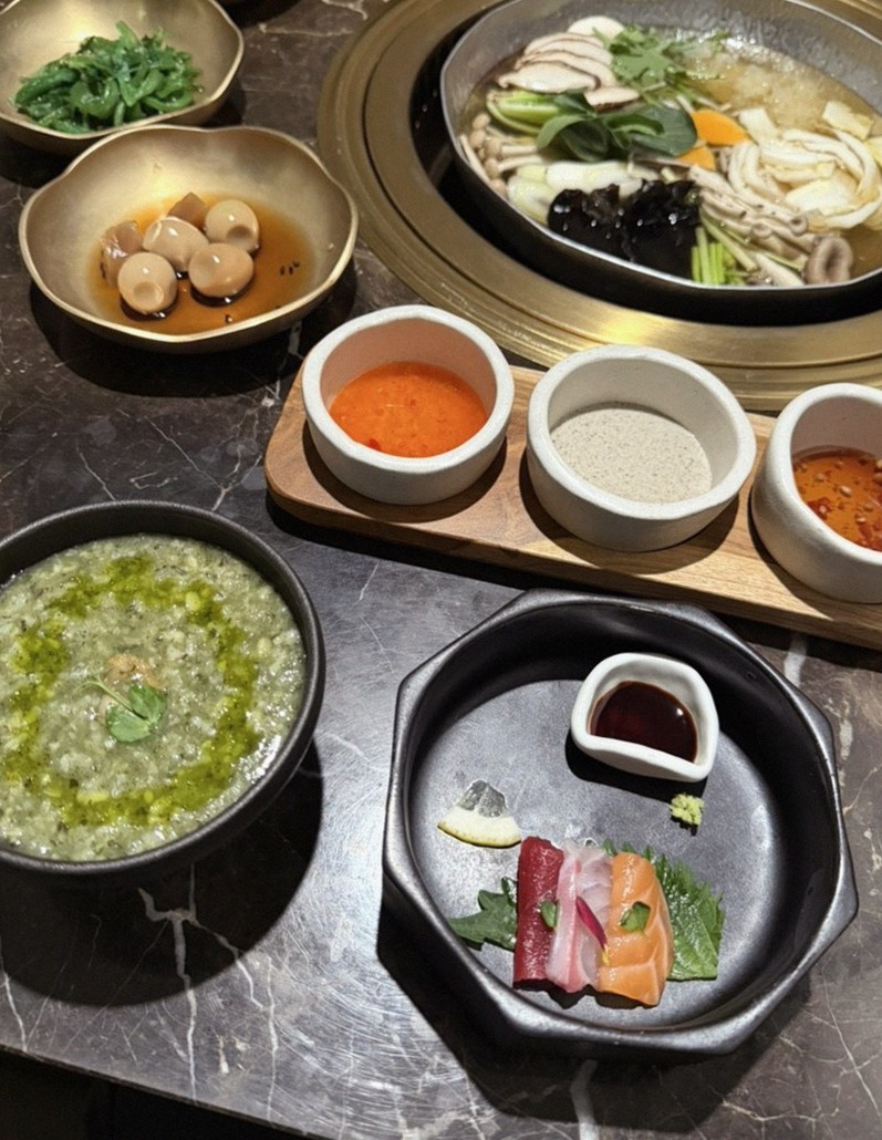 DAEBOJUNG Yeouido · assorted Korean side dishes (banchan)