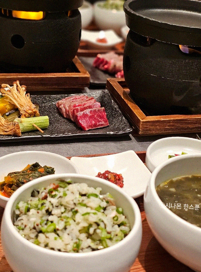 고우가 역삼점 강남 · 역삼동 데이트 맛집 · 정갈하게 차려진 반찬과 곁들임 찬