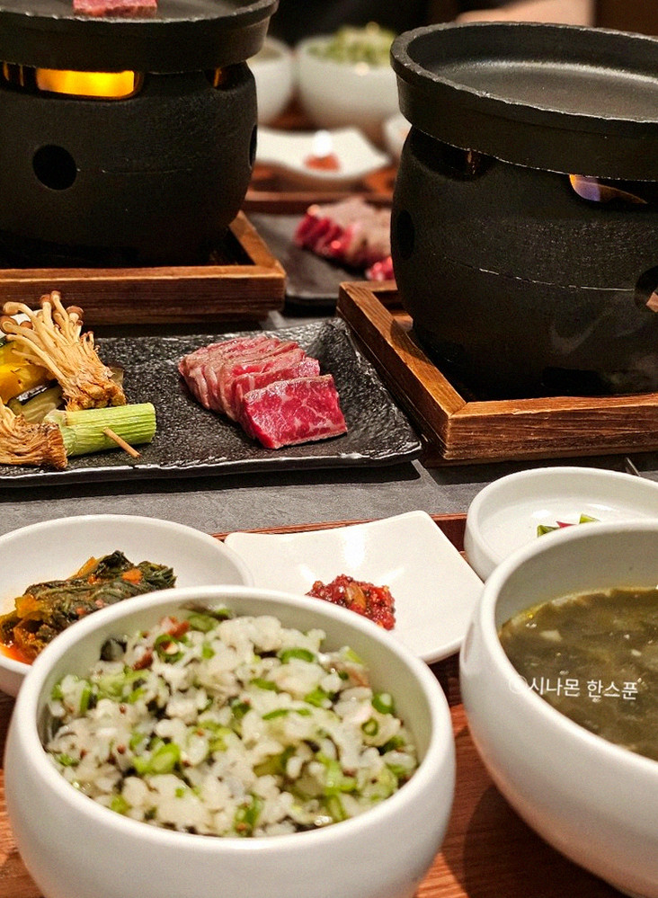 GOWOOGA Gangnam·Yeoksam · assorted Korean side dishes (banchan)