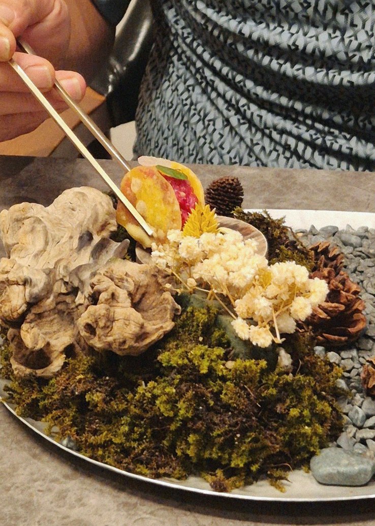 GOWOOGA Gwanghwamun · assorted Korean side dishes (banchan)