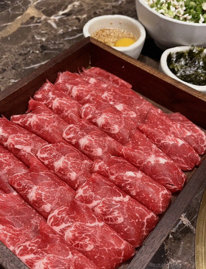 DAEBOJUNG Yeouido · premium marbled Hanwoo beef presented before grilling