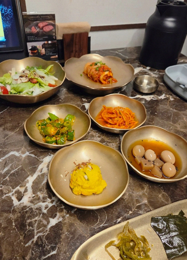 DAEBOJUNG Yeouido · assorted Korean side dishes (banchan)