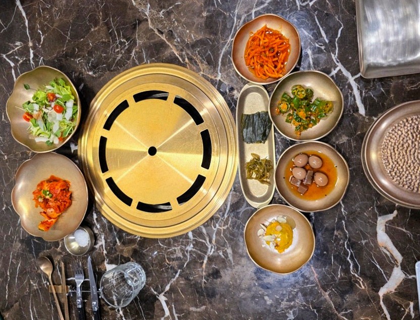 DAEBOJUNG Yeouido · assorted Korean side dishes (banchan)