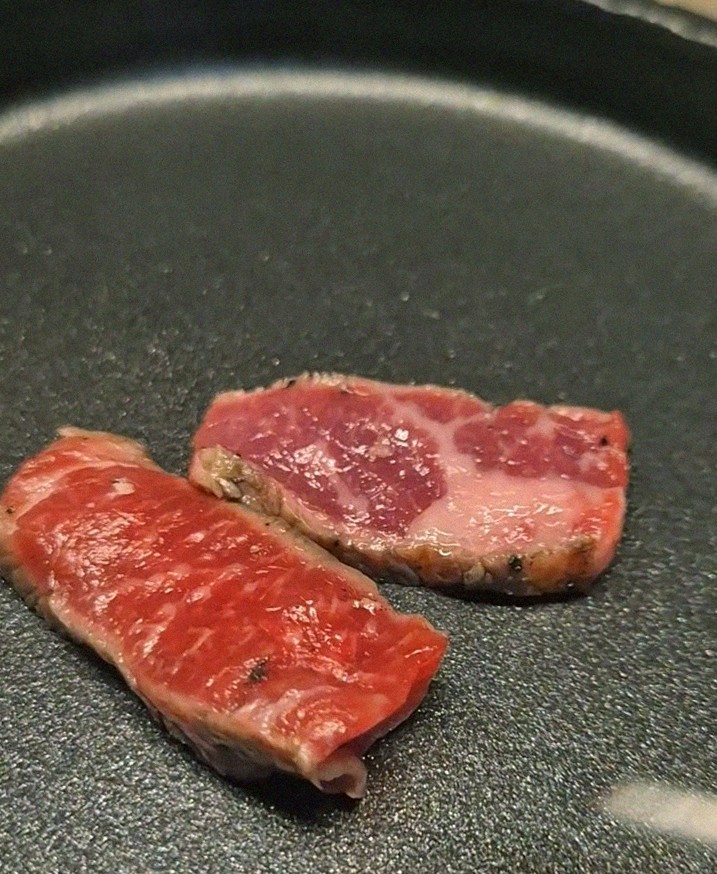 WOOARA Gwanghwamun · premium marbled Hanwoo beef presented before grilling
