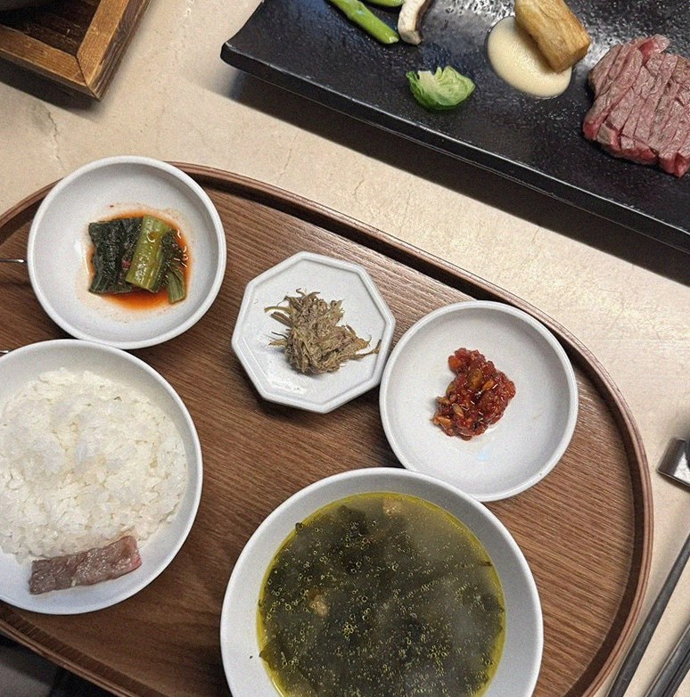 WOOARA Gwanghwamun · assorted Korean side dishes (banchan)