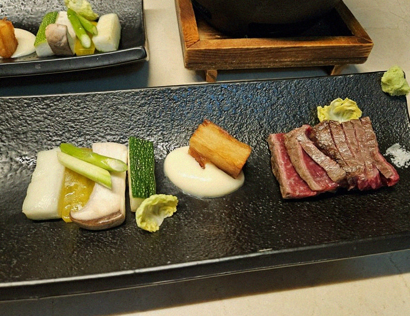 WOOARA Gwanghwamun · a plated course of Hanwoo beef