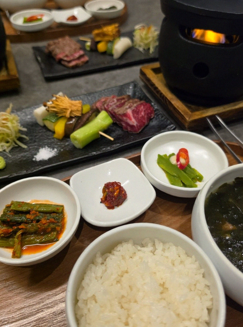 GOWOOGA Gwanghwamun · 彩り豊かなおかず（バンチャン）